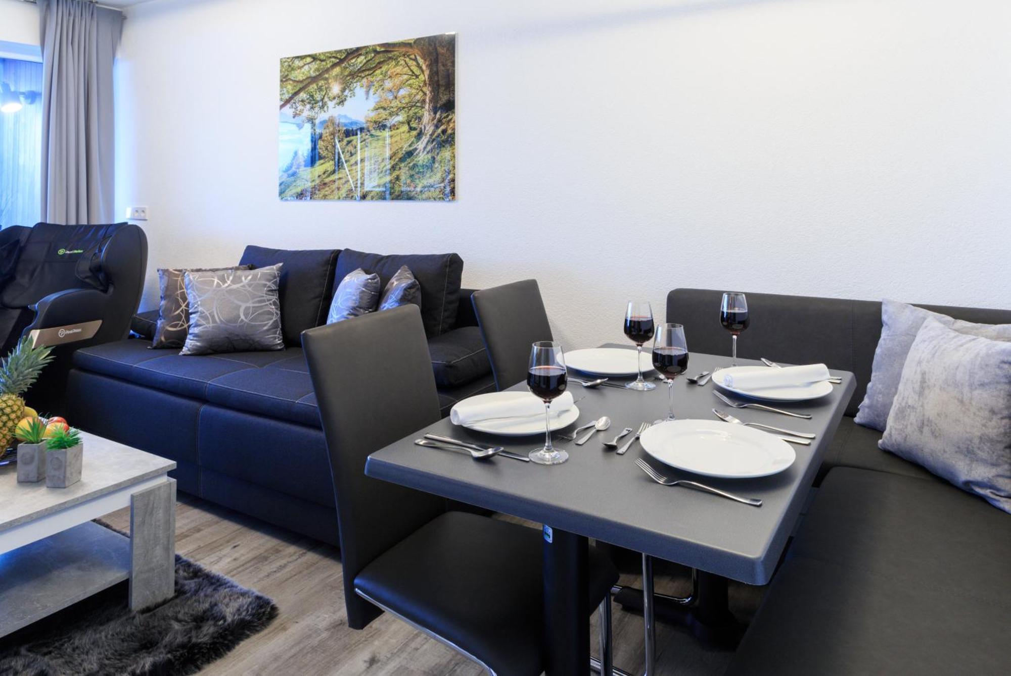 Relax-apartments - Indoor-pool - Sauna - Kueche - Kostenlos Parken - Balkon - Teilweise Massagesessel - 85 Zoll Smart-tv Apartment Schonach im Schwarzwald