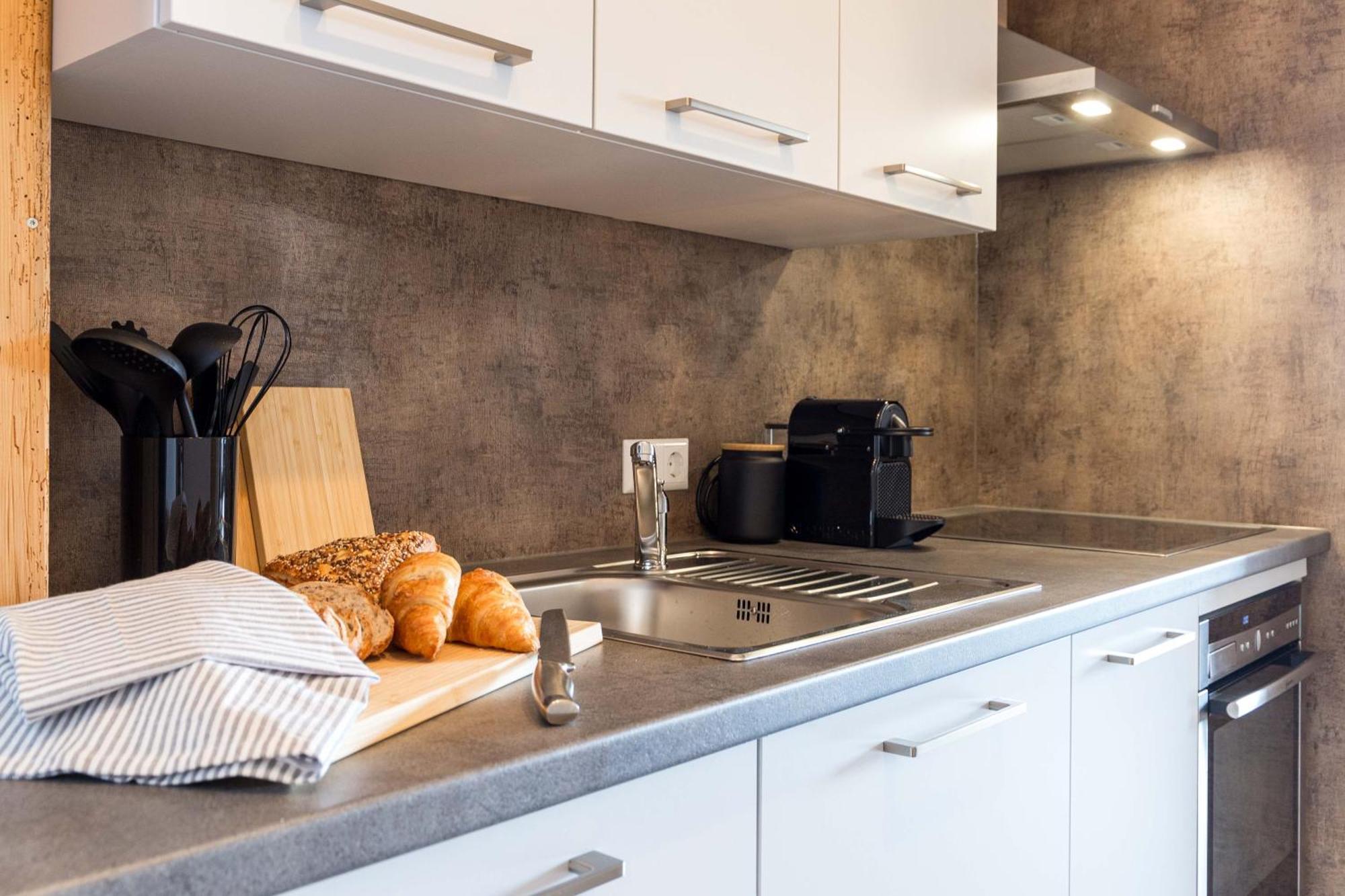 Relax-apartments - Indoor-pool - Sauna - Kueche - Kostenlos Parken - Balkon - Teilweise Massagesessel - 85 Zoll Smart-tv *