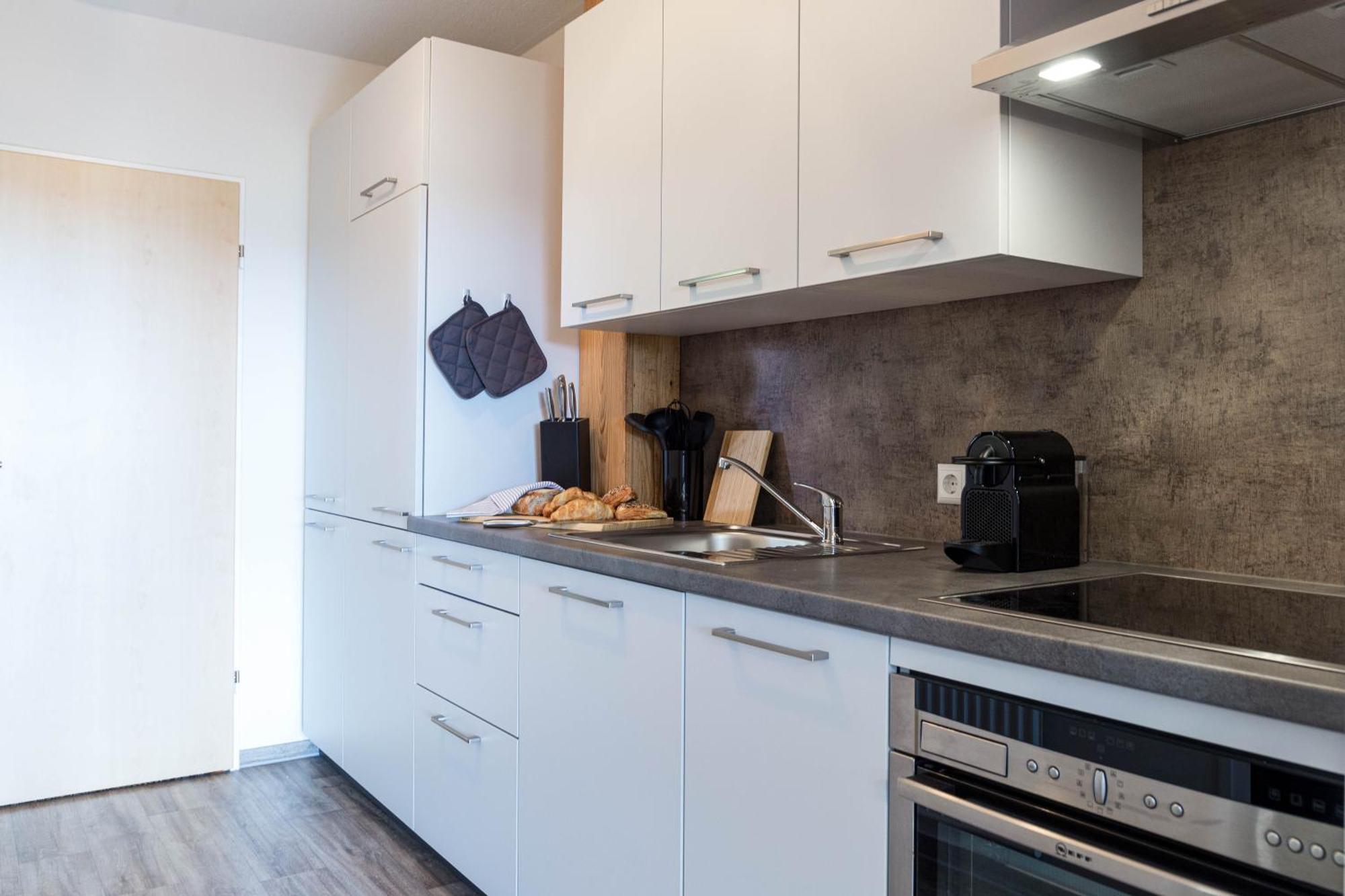 Relax-apartments - Indoor-pool - Sauna - Kueche - Kostenlos Parken - Balkon - Teilweise Massagesessel - 85 Zoll Smart-tv