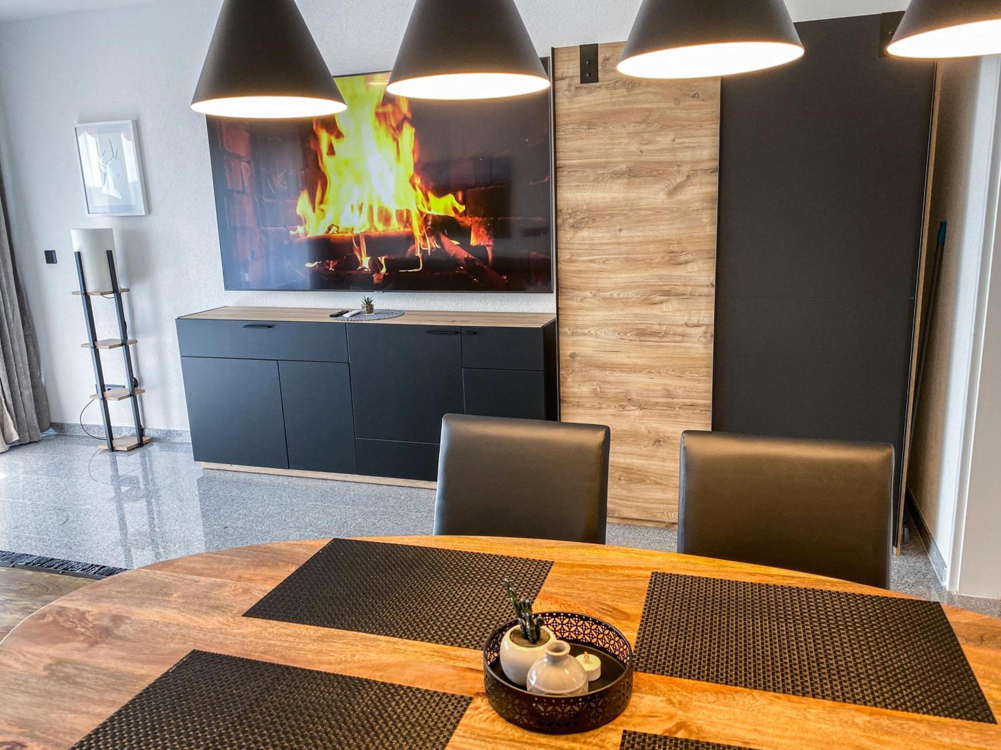 Relax-apartments - Indoor-pool - Sauna - Kueche - Kostenlos Parken - Balkon - Teilweise Massagesessel - 85 Zoll Smart-tv Schonach im Schwarzwald